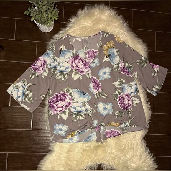 ODDY Tops - Oddy lavender grey 3/4 floral front tie blouse sz 1XL